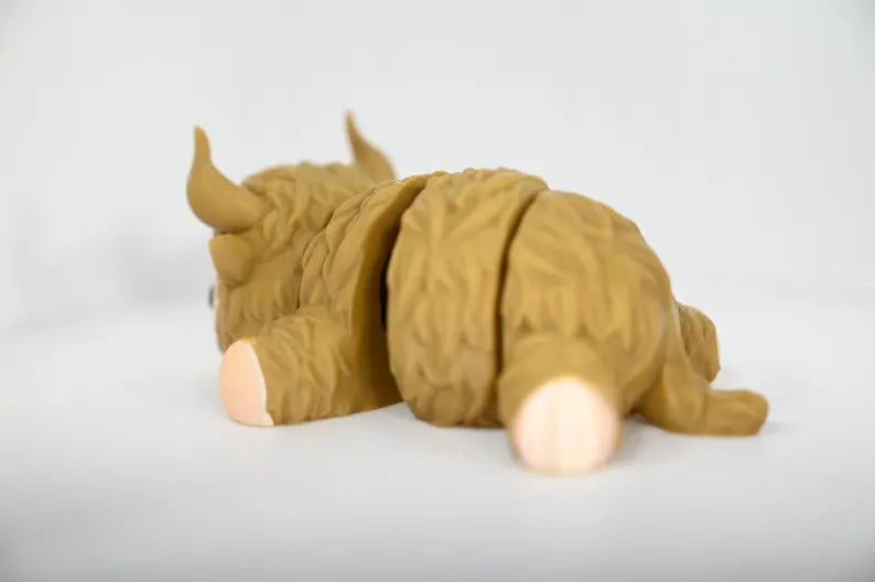 Articulated Highland Cow desk toy