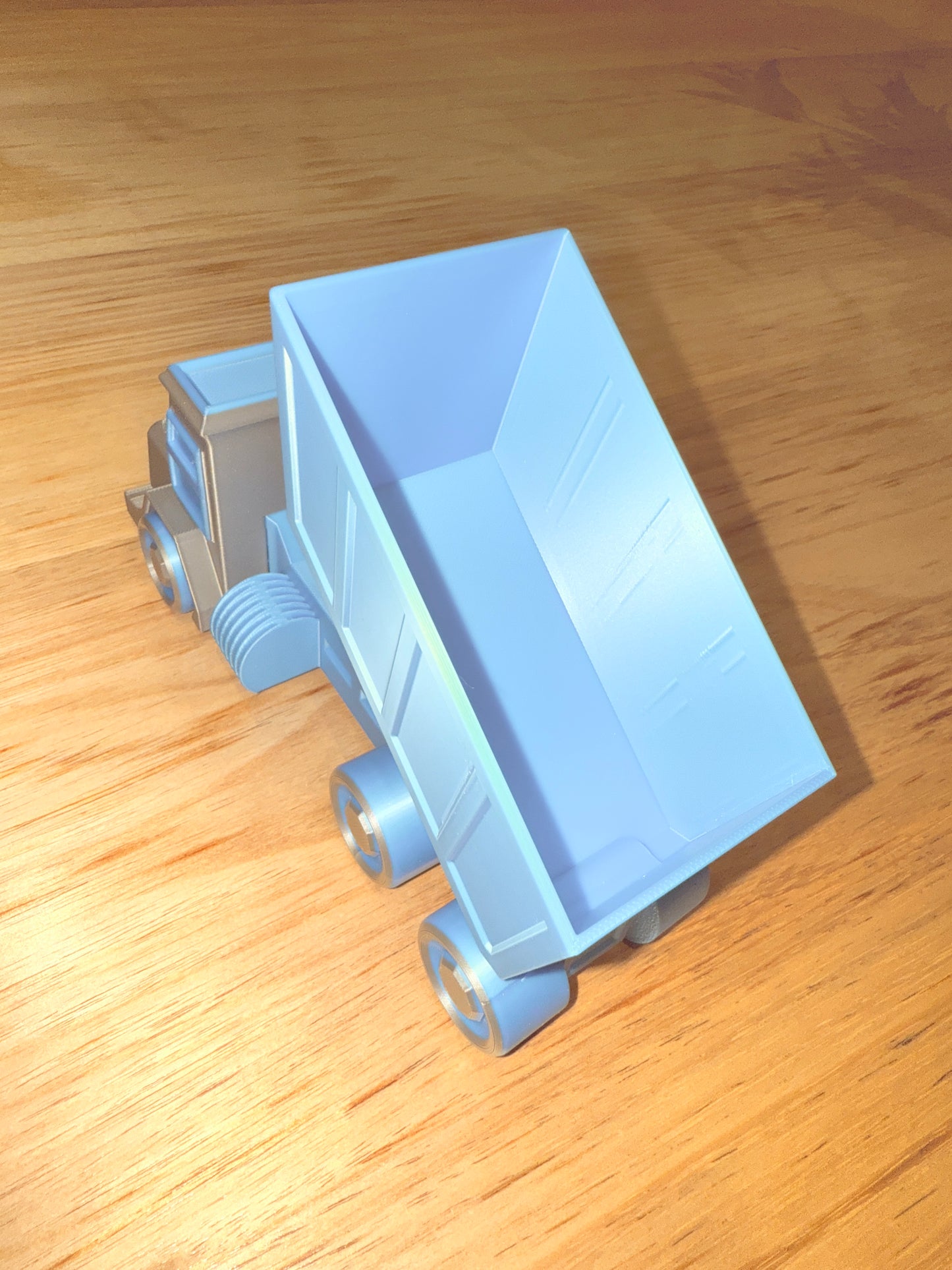 Semi-trailer tipper truck