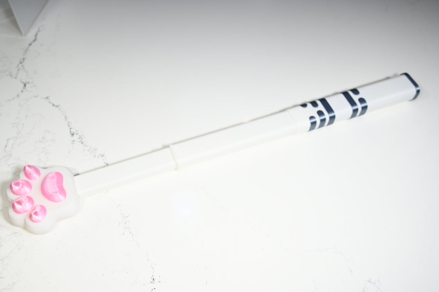 Extendable Cat paw back scratcher