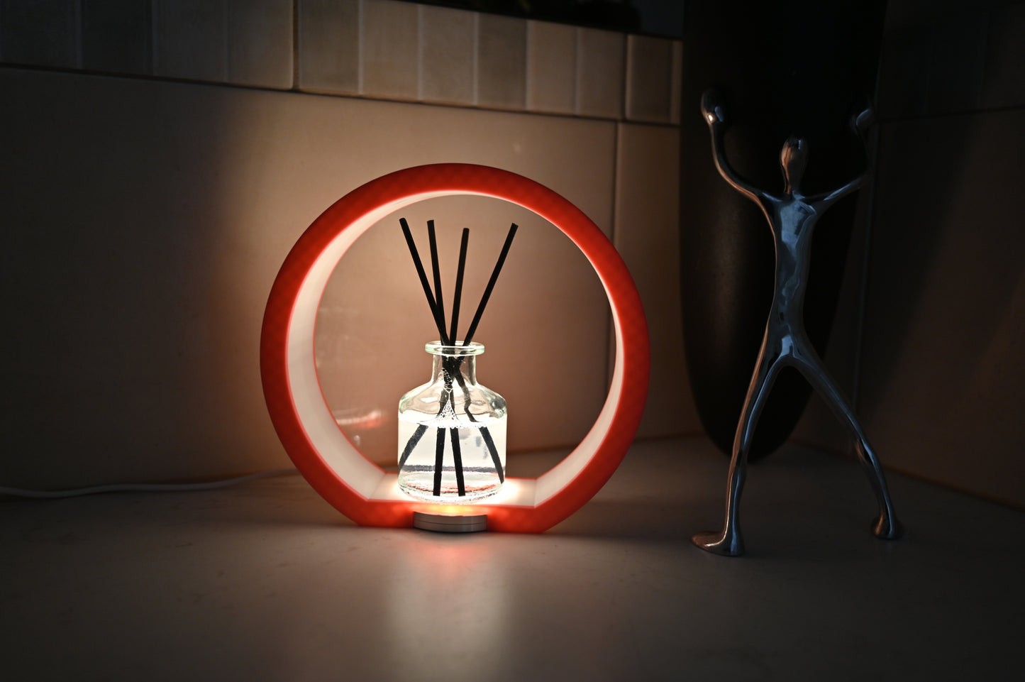 Round stylish diffuser lamp