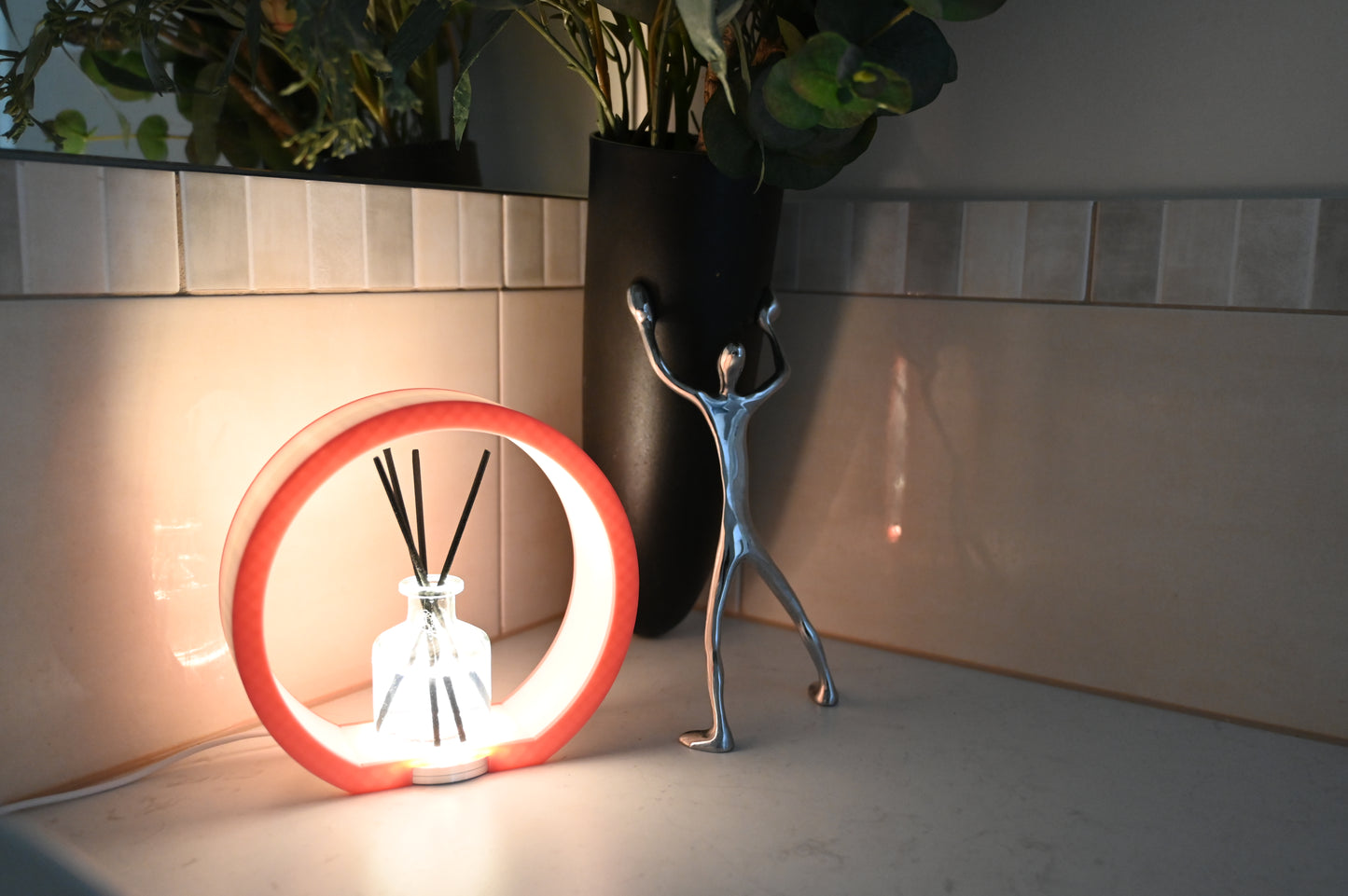 Round stylish diffuser lamp
